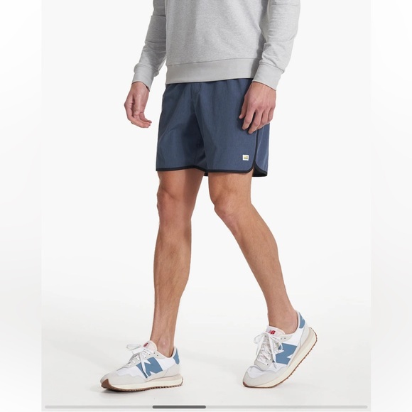 Vuori Banks Short Men's Charcoal Engineered Stripe Athletic Shorts Size Large - Picture 4 of 11